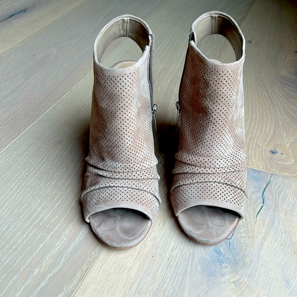 Vince Camuto Taupe Suede Sandal Heel-excellent condition with box